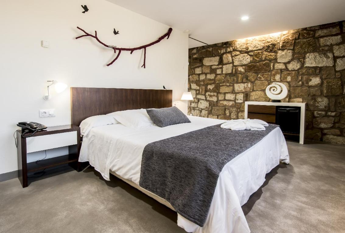 Hotel Restaurante Masia La Torre โมรา เด รูเบียรอส ภายนอก รูปภาพ