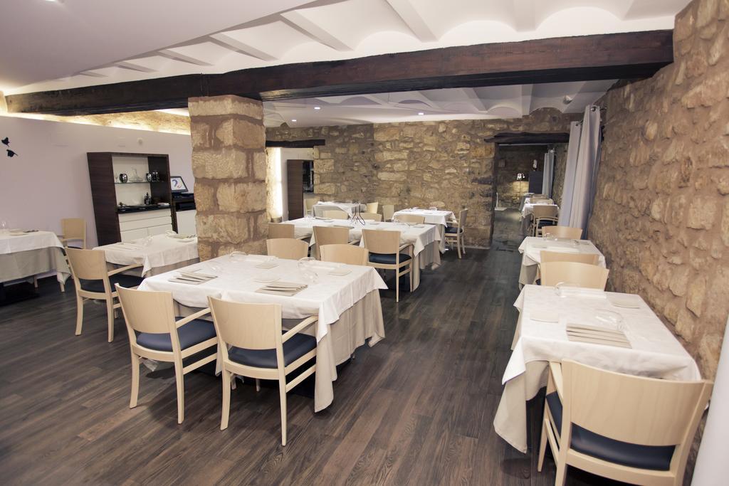 Hotel Restaurante Masia La Torre โมรา เด รูเบียรอส ภายนอก รูปภาพ