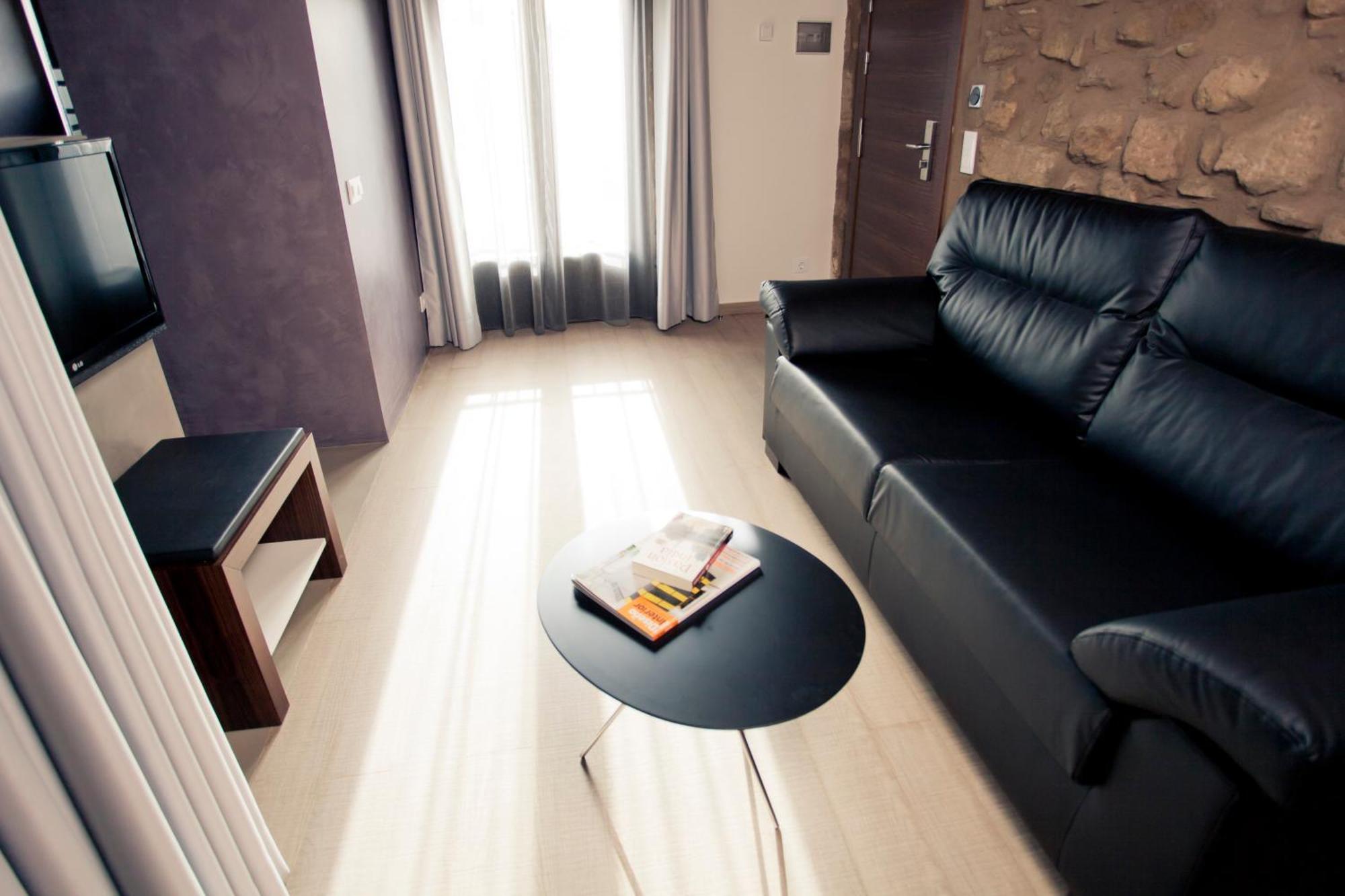 Hotel Restaurante Masia La Torre โมรา เด รูเบียรอส ภายนอก รูปภาพ