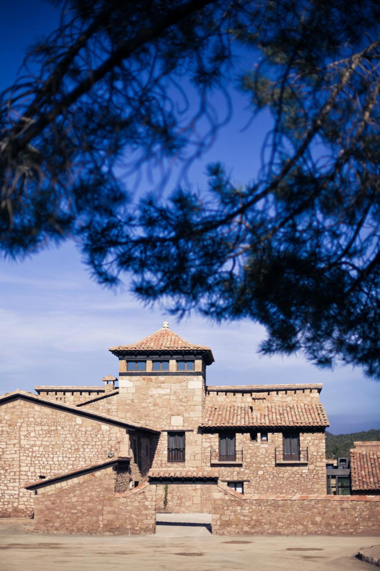 Hotel Restaurante Masia La Torre โมรา เด รูเบียรอส ภายนอก รูปภาพ