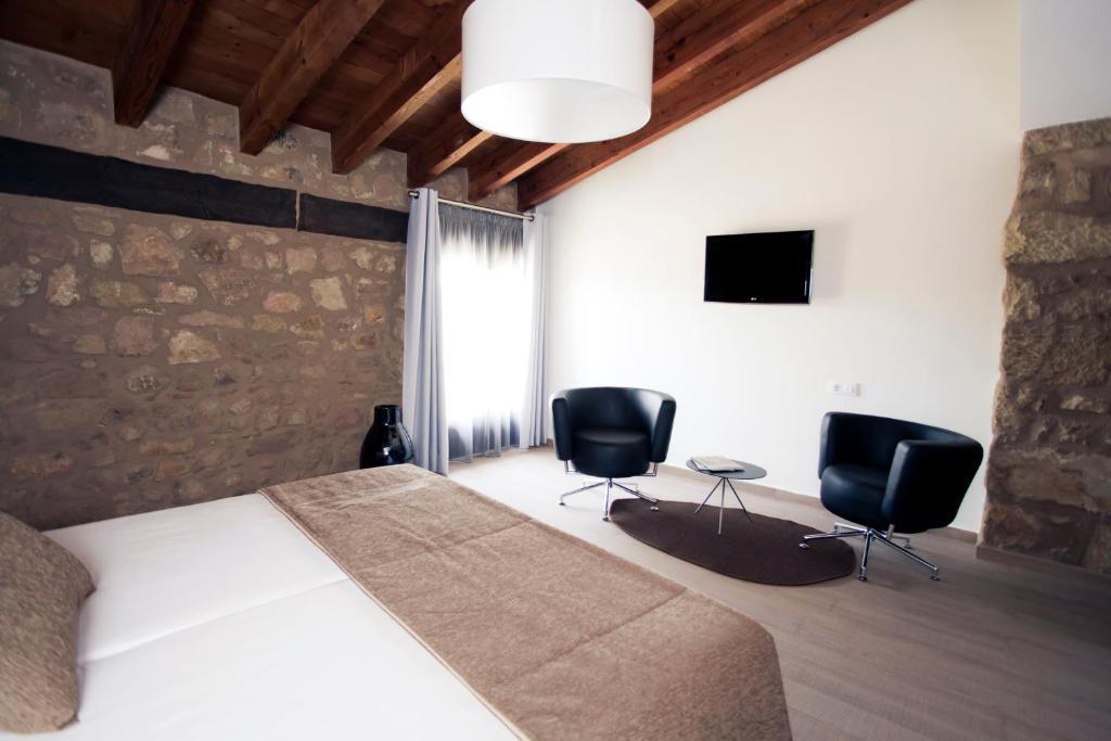 Hotel Restaurante Masia La Torre โมรา เด รูเบียรอส ห้อง รูปภาพ