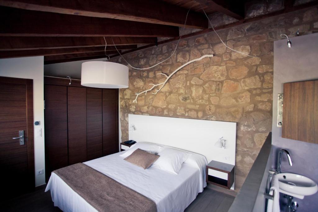 Hotel Restaurante Masia La Torre โมรา เด รูเบียรอส ห้อง รูปภาพ