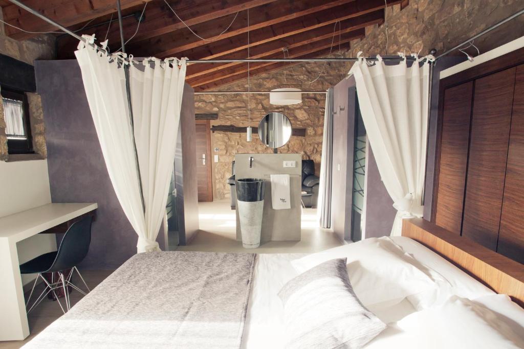 Hotel Restaurante Masia La Torre โมรา เด รูเบียรอส ห้อง รูปภาพ